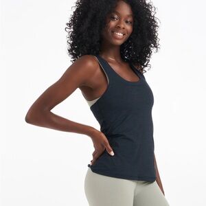 Vuori Lux Performance Tank in Ink Heather Size M